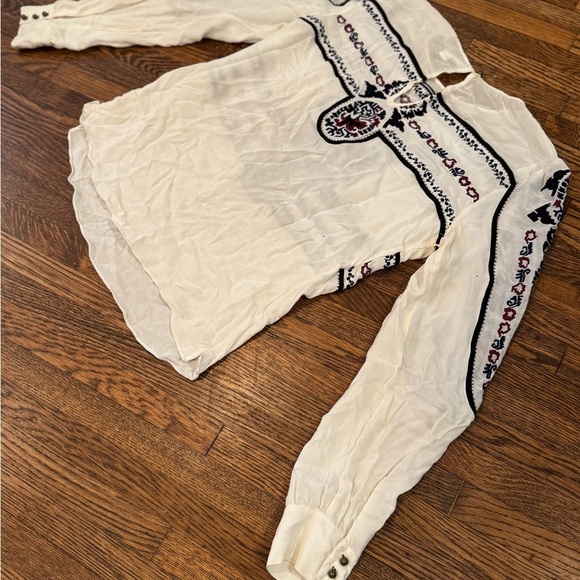 Veronica Beard Tobie Boho Silk White Blouse with Red and Blue Embroidery Size 6 - Picture 4 of 11